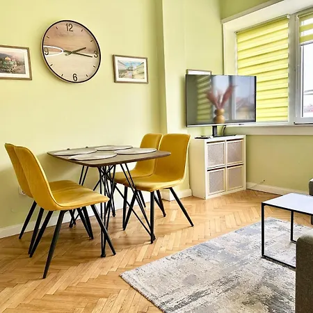 Daire Bright 1-bedroom Gem Heart Of