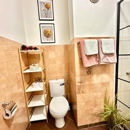 Bright 1-bedroom Gem Heart Of * סופיה