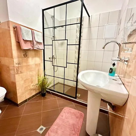 דירה Bright 1-bedroom Gem Heart Of סופיה